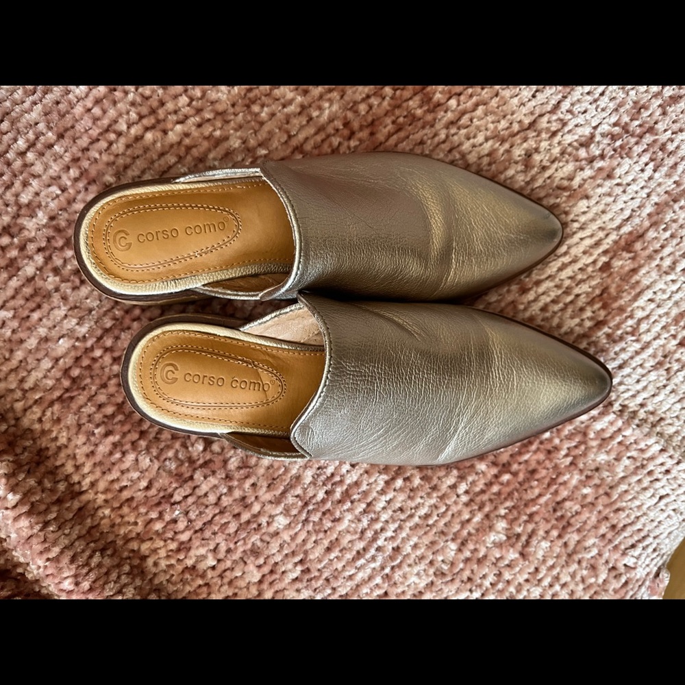 corso como Gold Metallic Pointed Flats